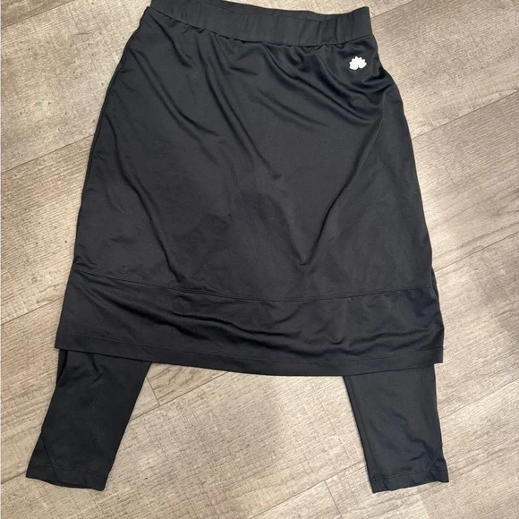 Elegant Black Skirt with Leggings - Picture 1 of 5